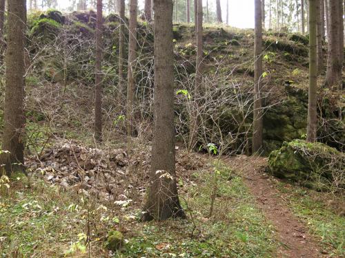 kamení na deponii před Dagmarou, v úterý odvozeno k cestě