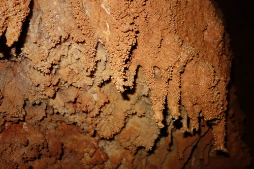 hrachový sintr v Beckovskej jaskyni (foto Pěkná)